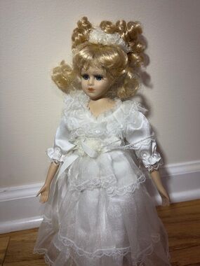13” Collectors Choice Bisque Porcelain Wedding Bride Doll Vintage Collectible